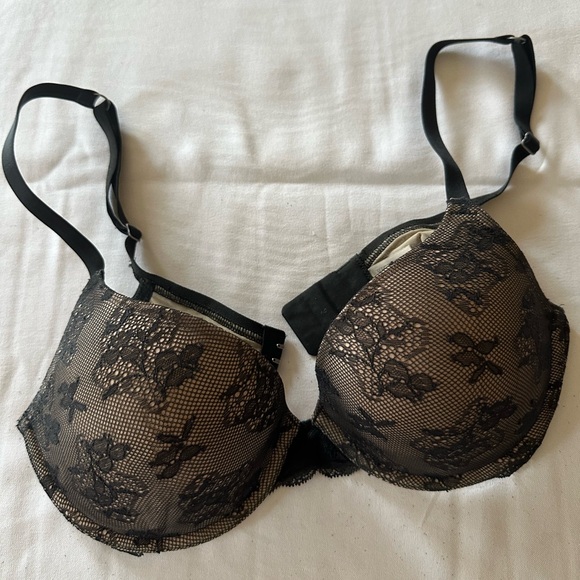 Victoria's Secret Other - Victoria Secret Bra 34-D Like new